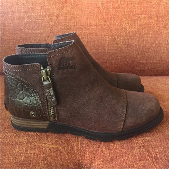 Like new — Sorel // Major Low Suede Bootie - Picture 2 of 6